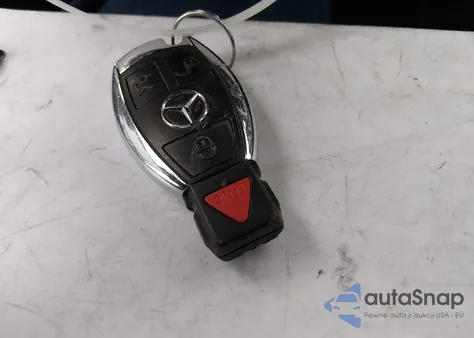 2015 Mercedes-Benz C 300 Sport z USA, uszkodzony, nr VIN 55SWF4JB1FU056988